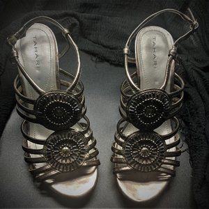 TAHARI WEDGE SANDAL